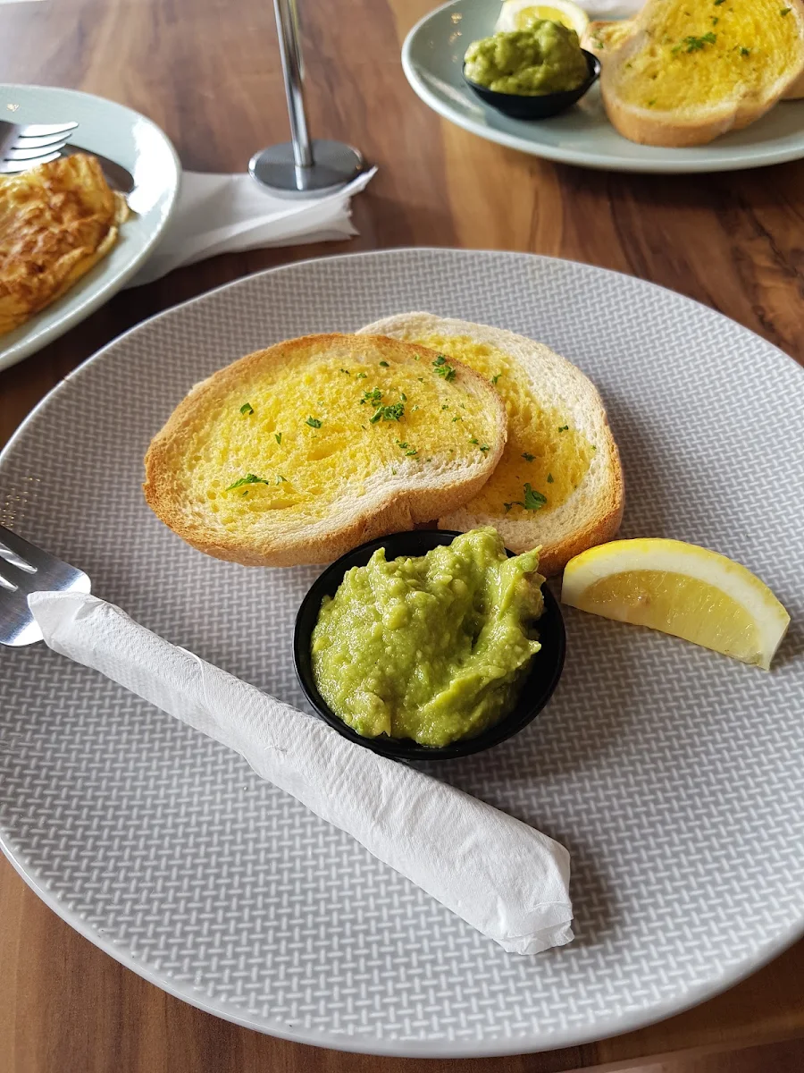 Smashed Avocado Toast, Sunshine plaza