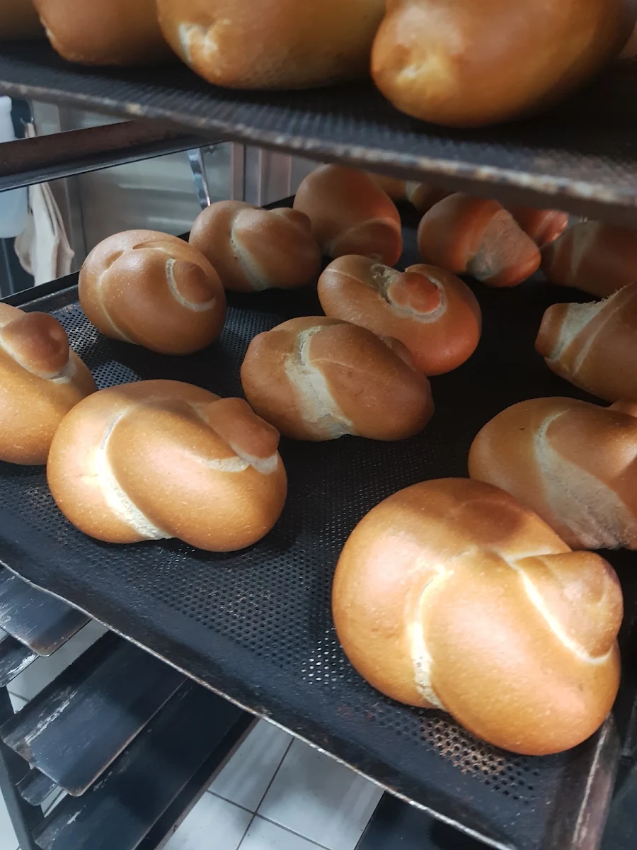 Highlights, Yve's Bakery