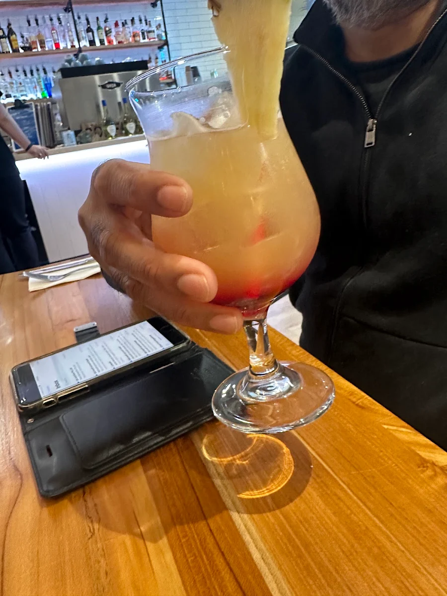 Cocktail, Henry's Restaurant and Bar