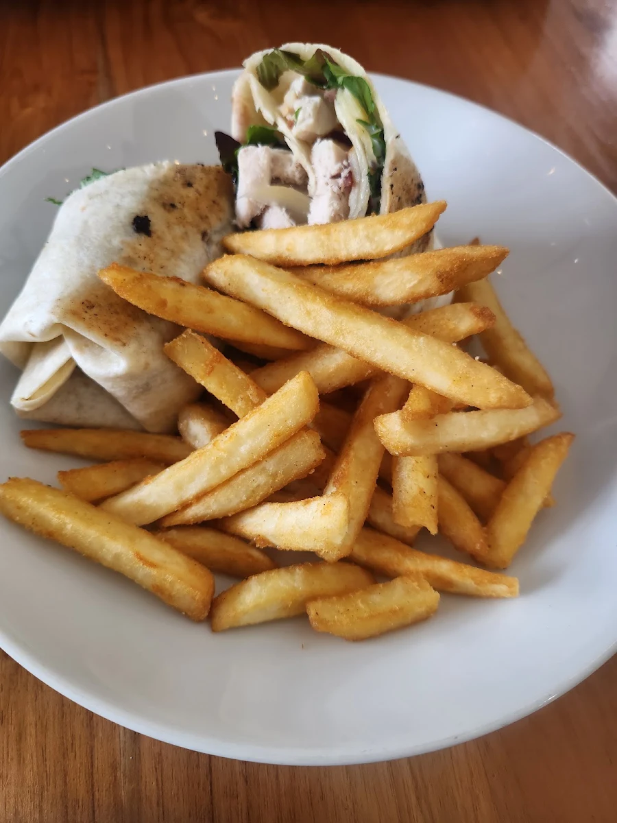 Highlights, Henry's Restaurant and Bar