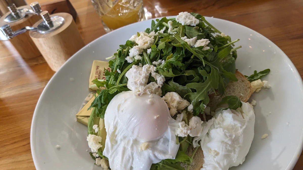 Highlights, Henry's Restaurant and Bar