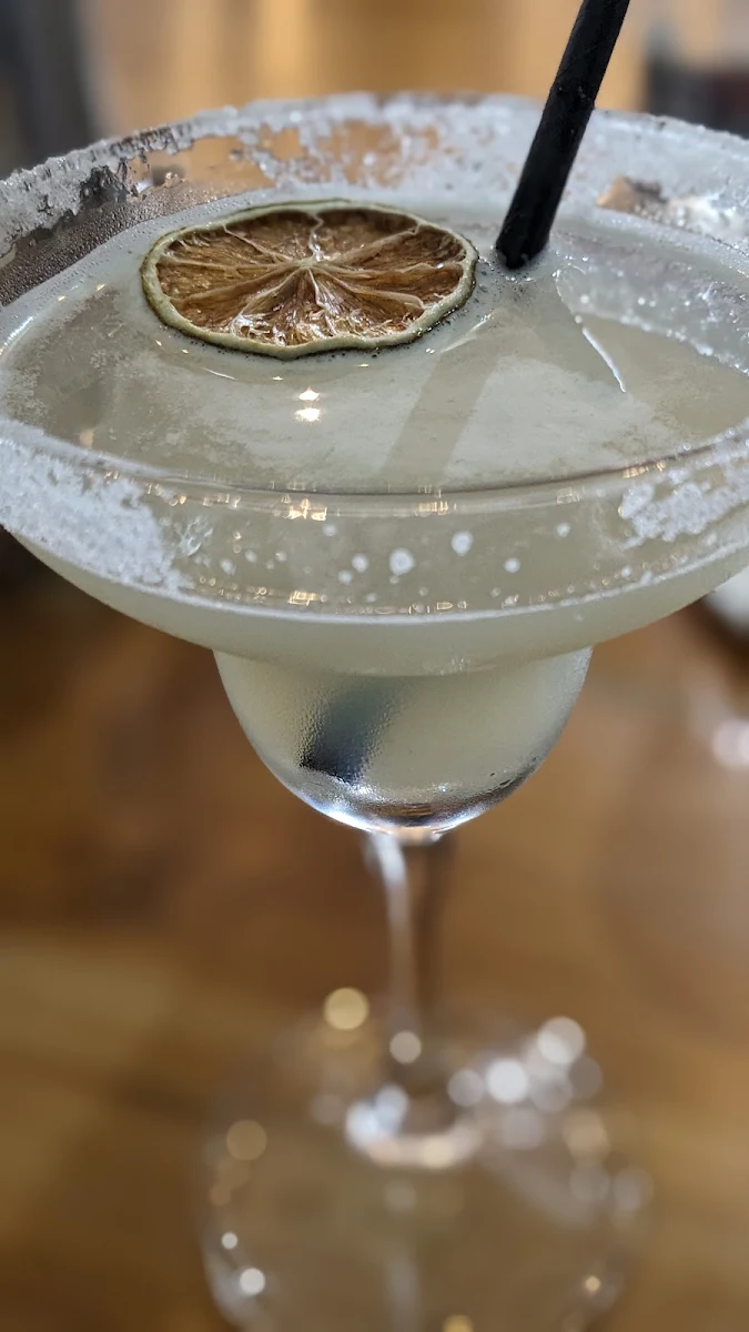 Highlights, Henry's Restaurant and Bar