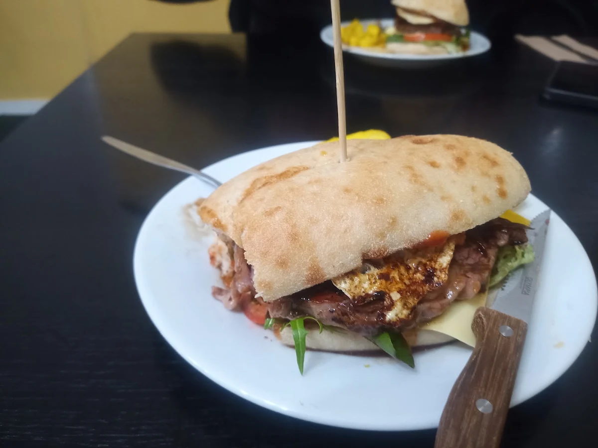 Highlights, Duke's Commercial Hotel Koroit