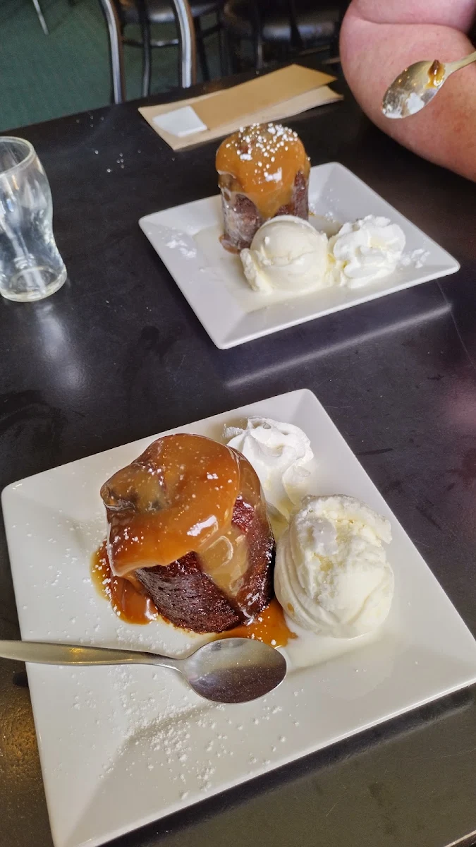 Sticky Date Pudding, Duke's Commercial Hotel Koroit