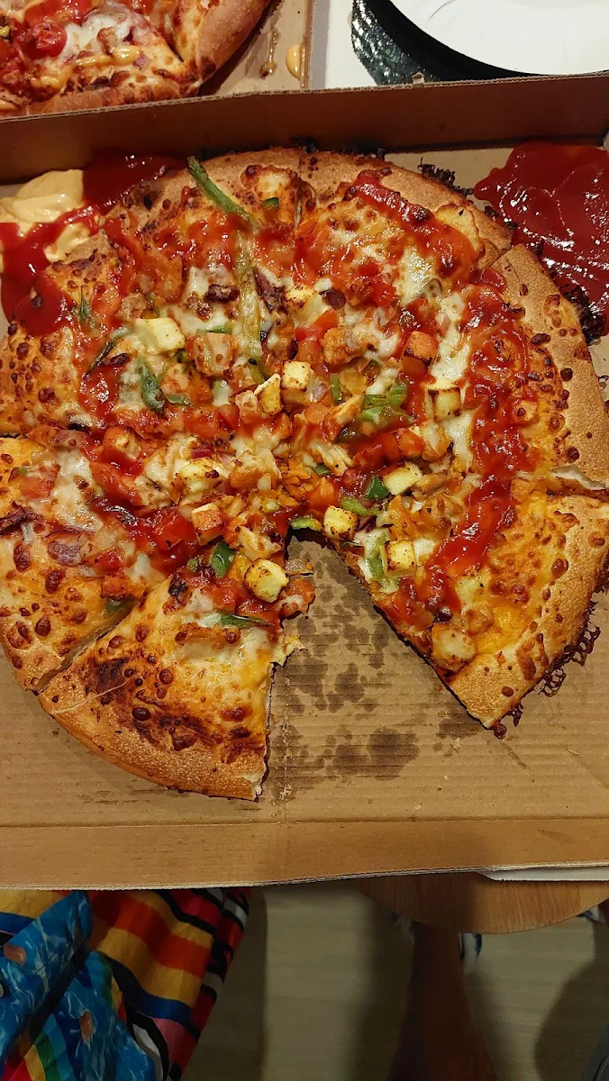 Large Tikka Masala Pizza