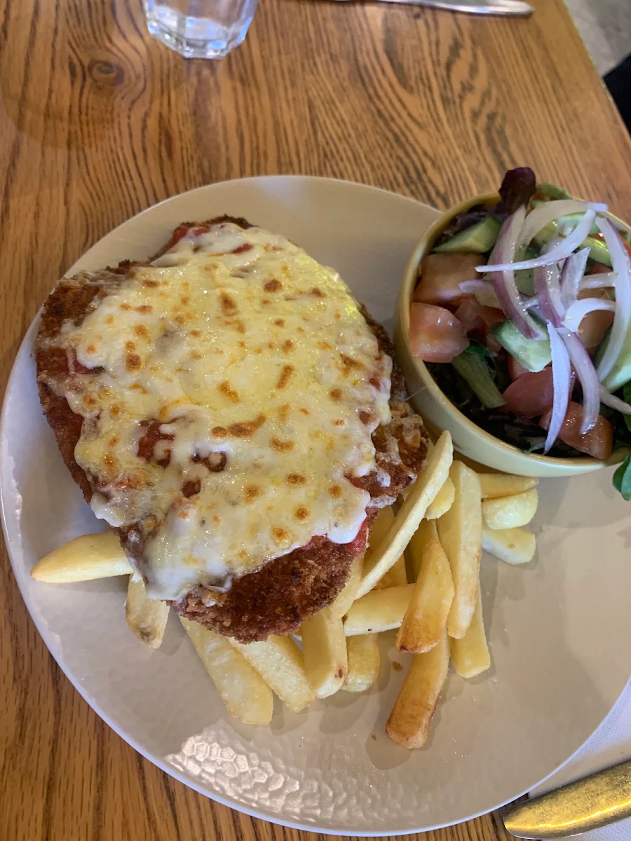 Chicken Parma, Enzo's On Pako