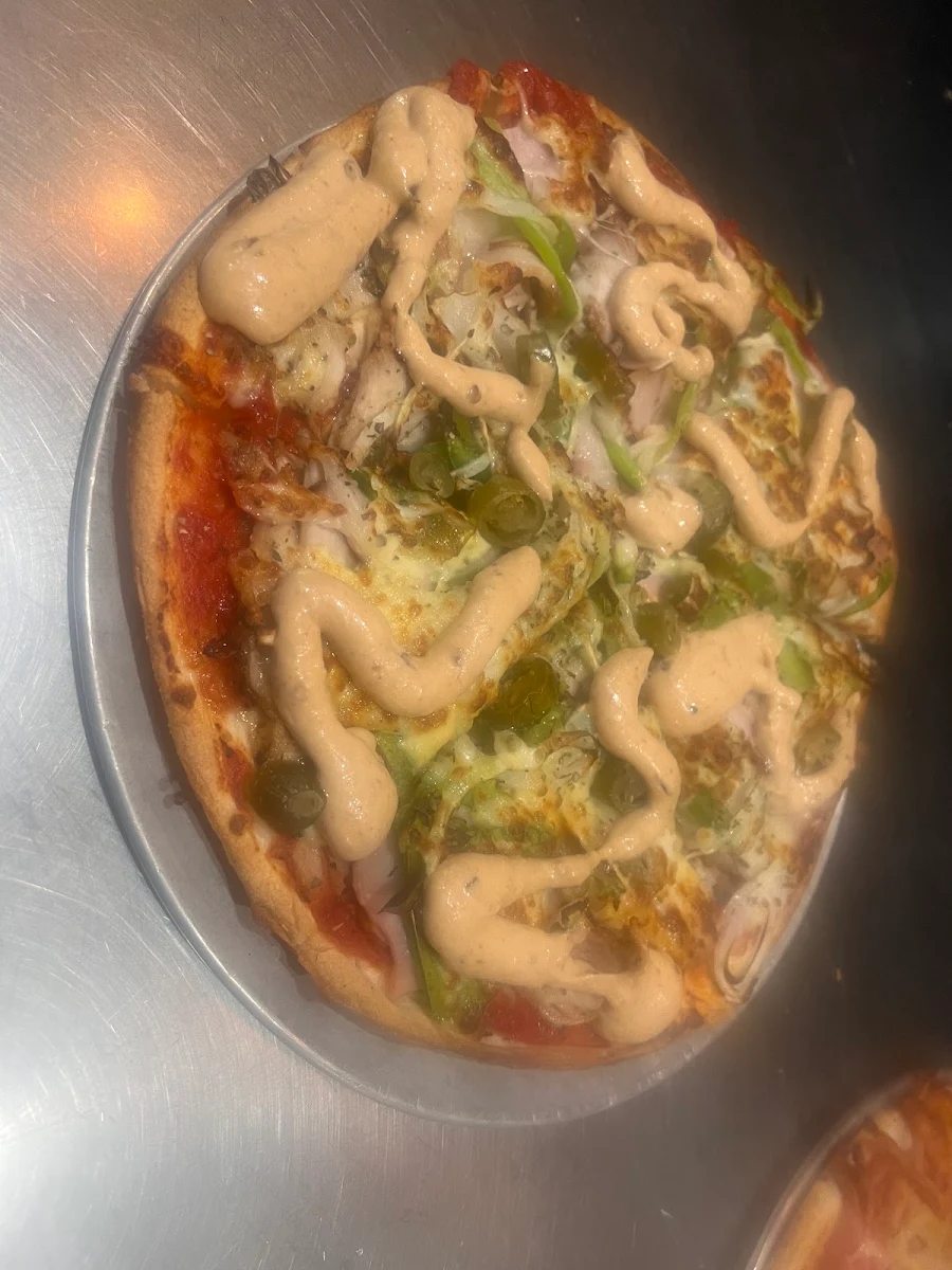 Chipotle Chicken Pizza, Enzo's On Pako