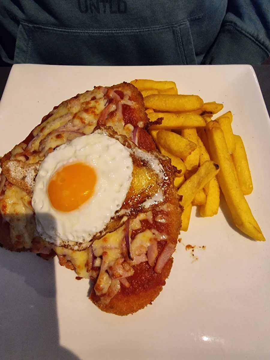 Aussie Parma, Bunch of Grapes Hotel