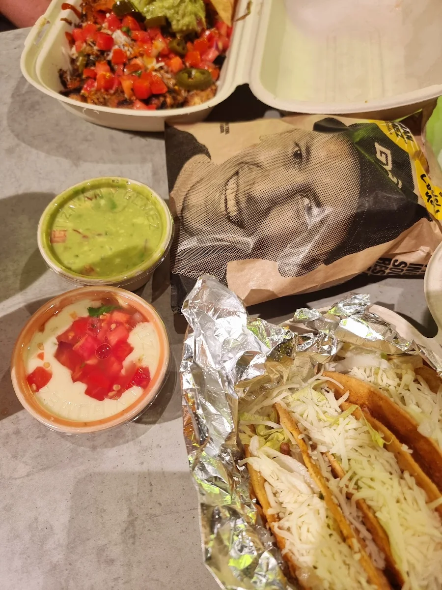 Tacos Guacamole and Queso Dip