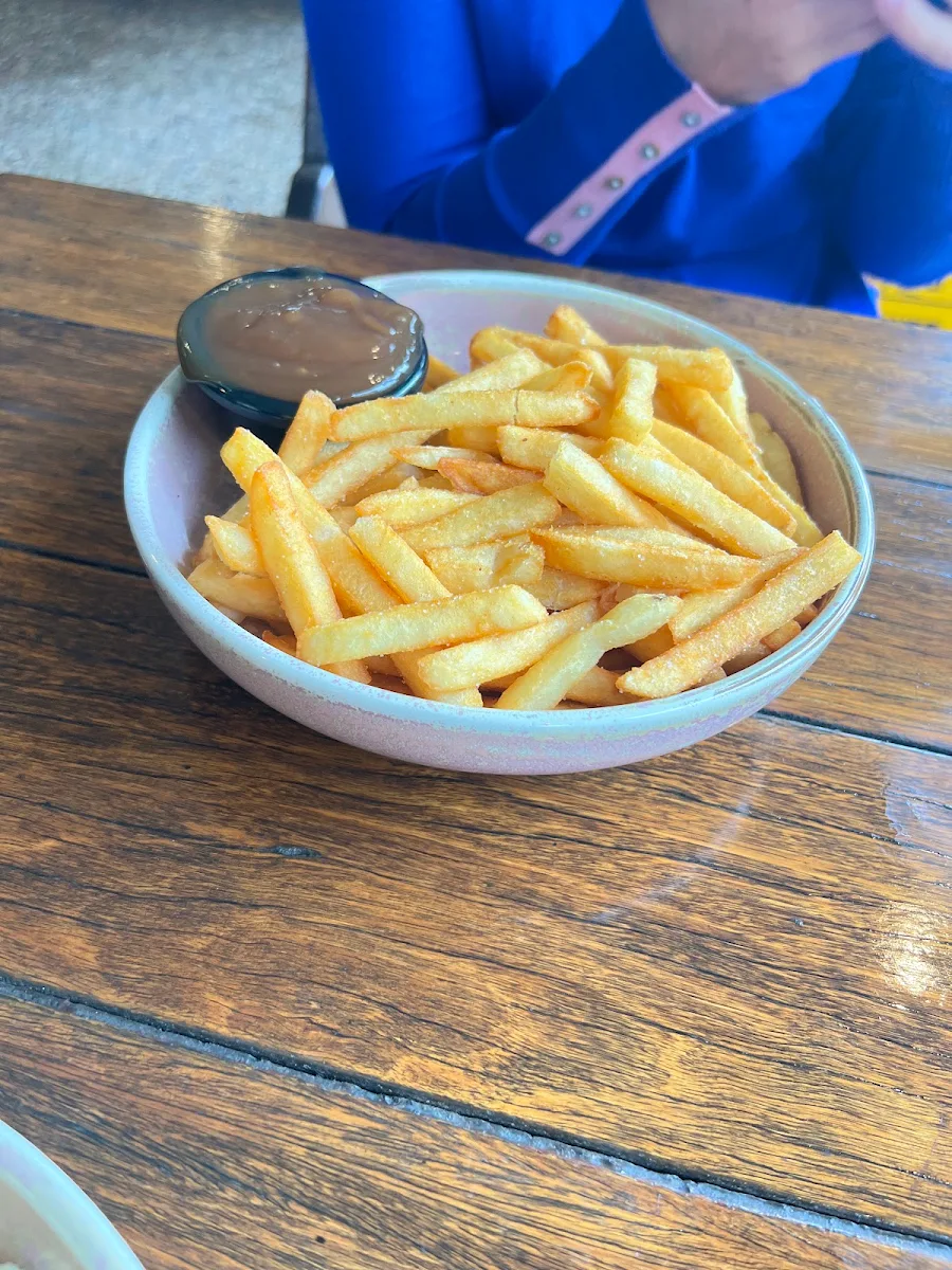 Chips & Gravy, Bago Tavern
