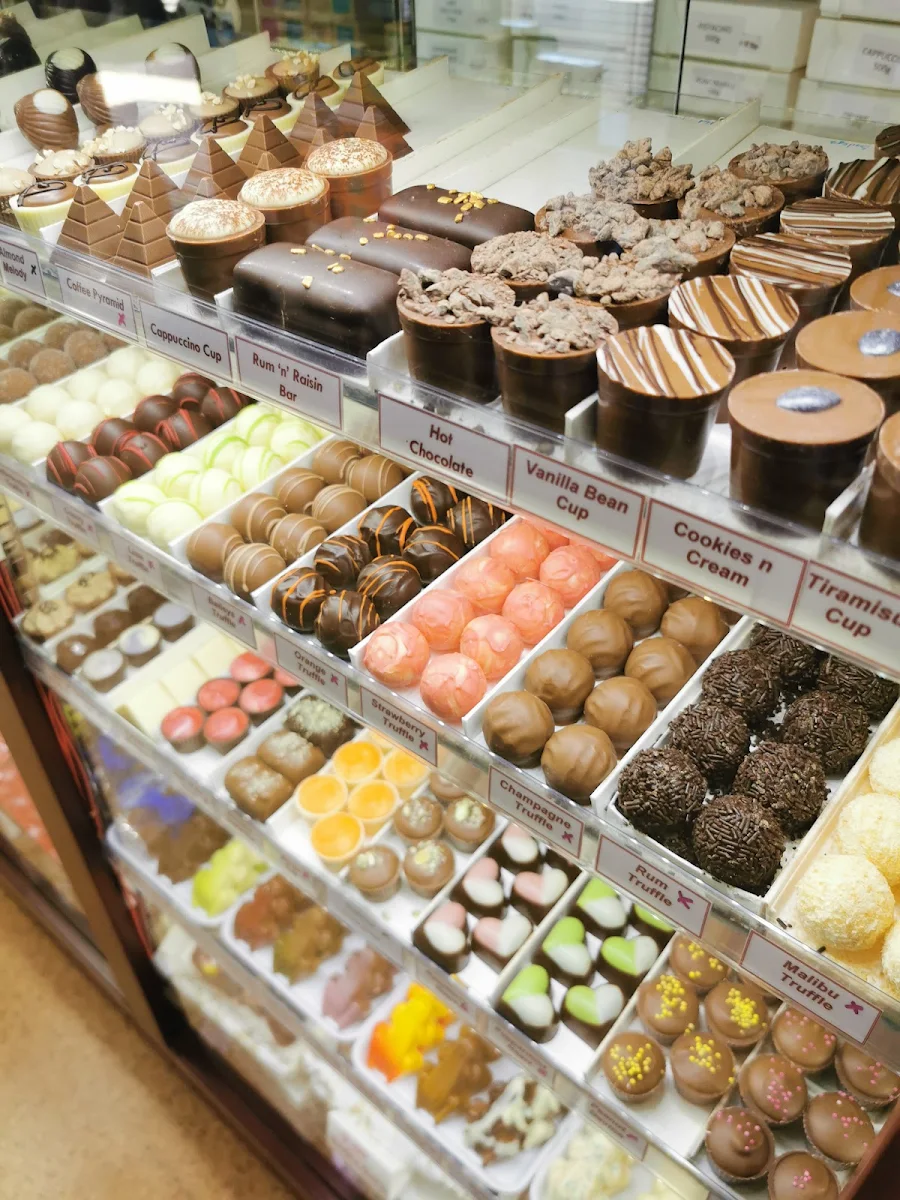 Highlights, Chocolates on Gallery Walk