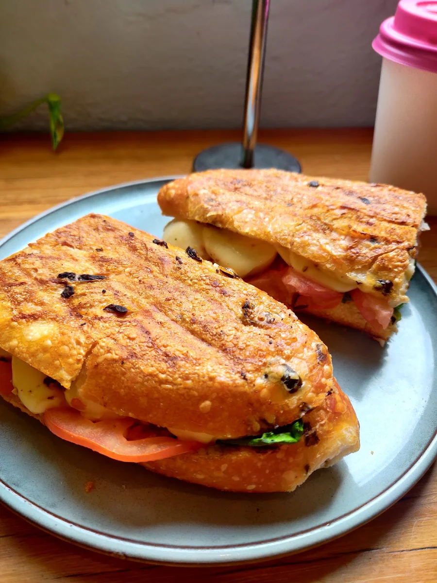 Bocconcini Baguette