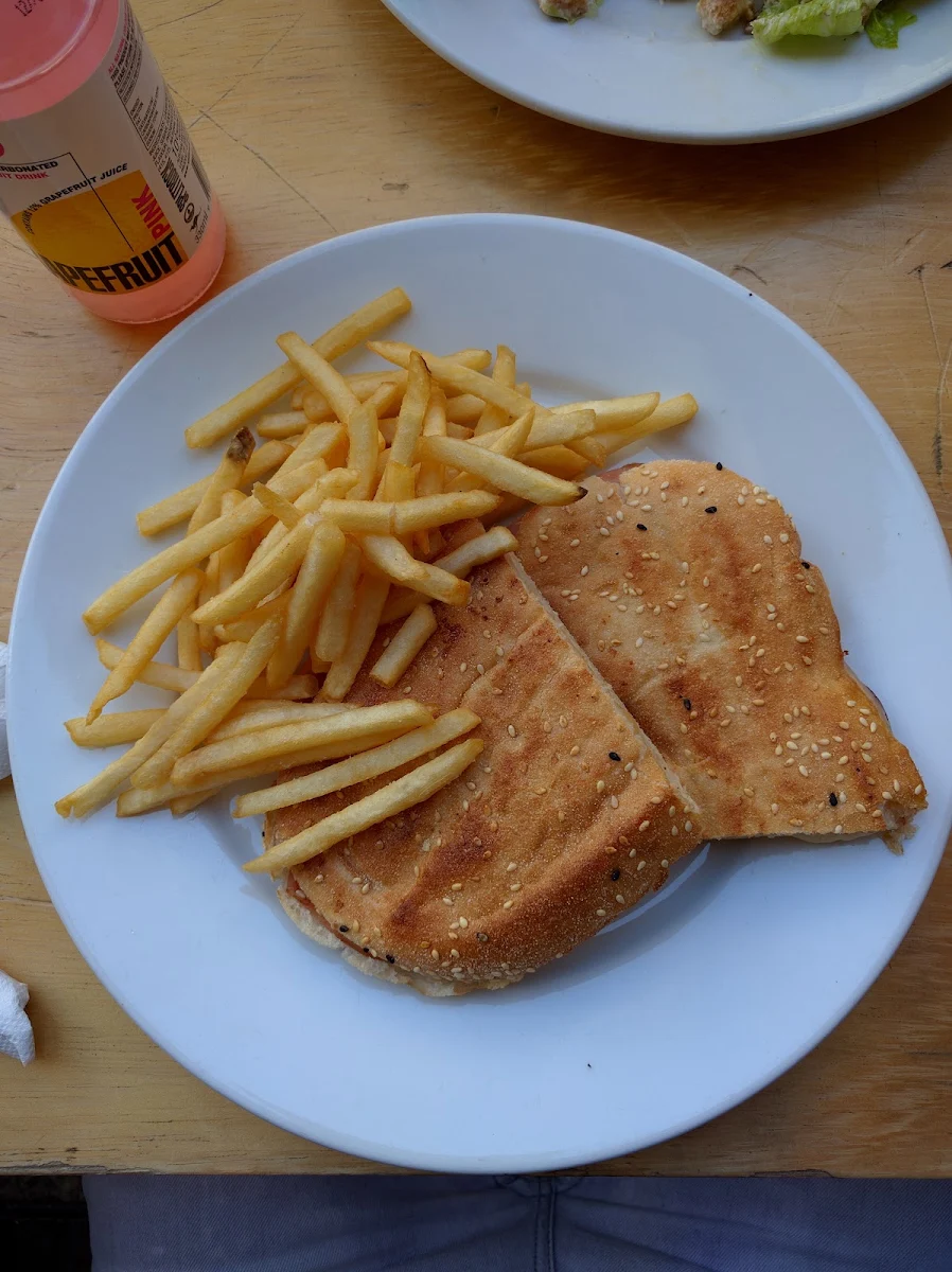 Highlights, Cafe Ella