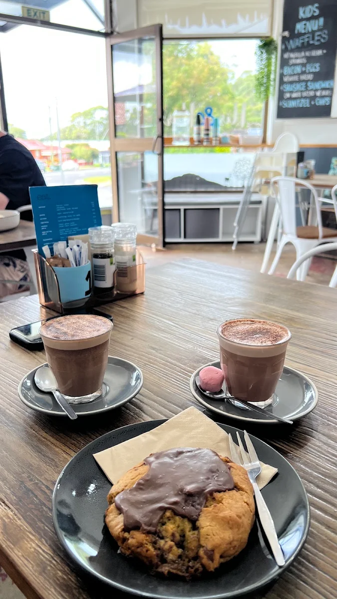 Highlights, His & Hers cafe