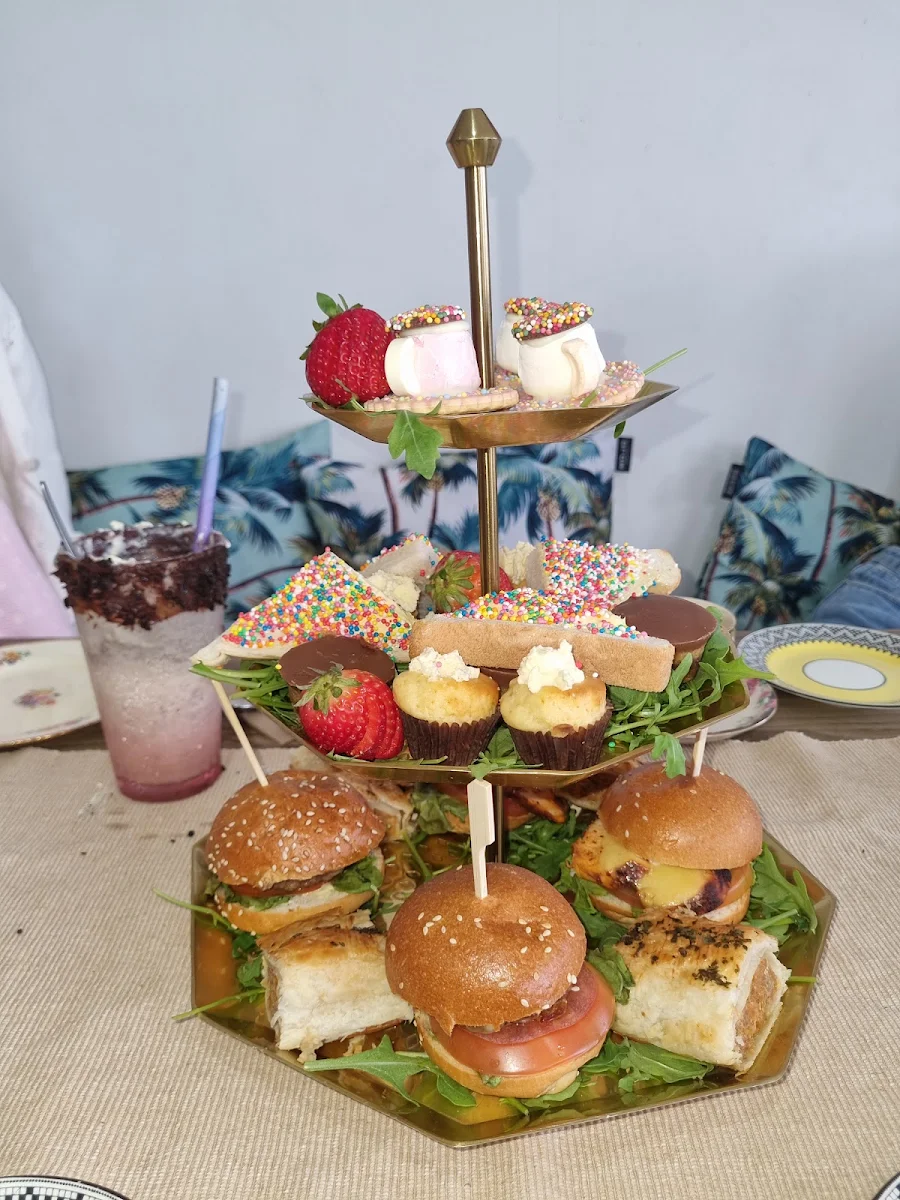 Highlights, His & Hers cafe