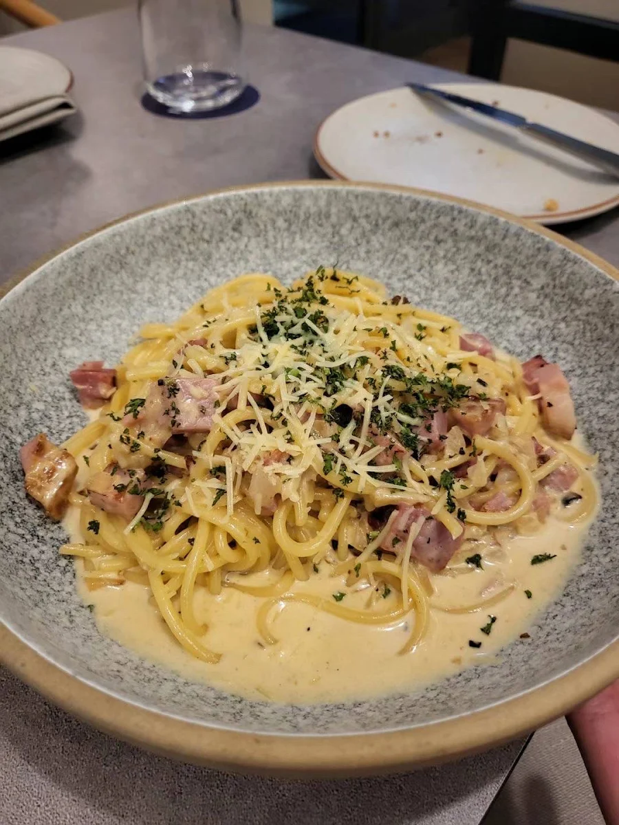Spaghetti Carbonara, Jacaranda Restaurant & Bar
