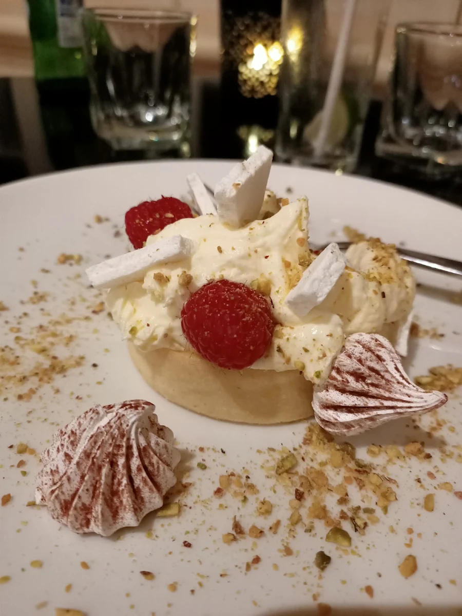 Highlights, Verandah Restaurant & Bar