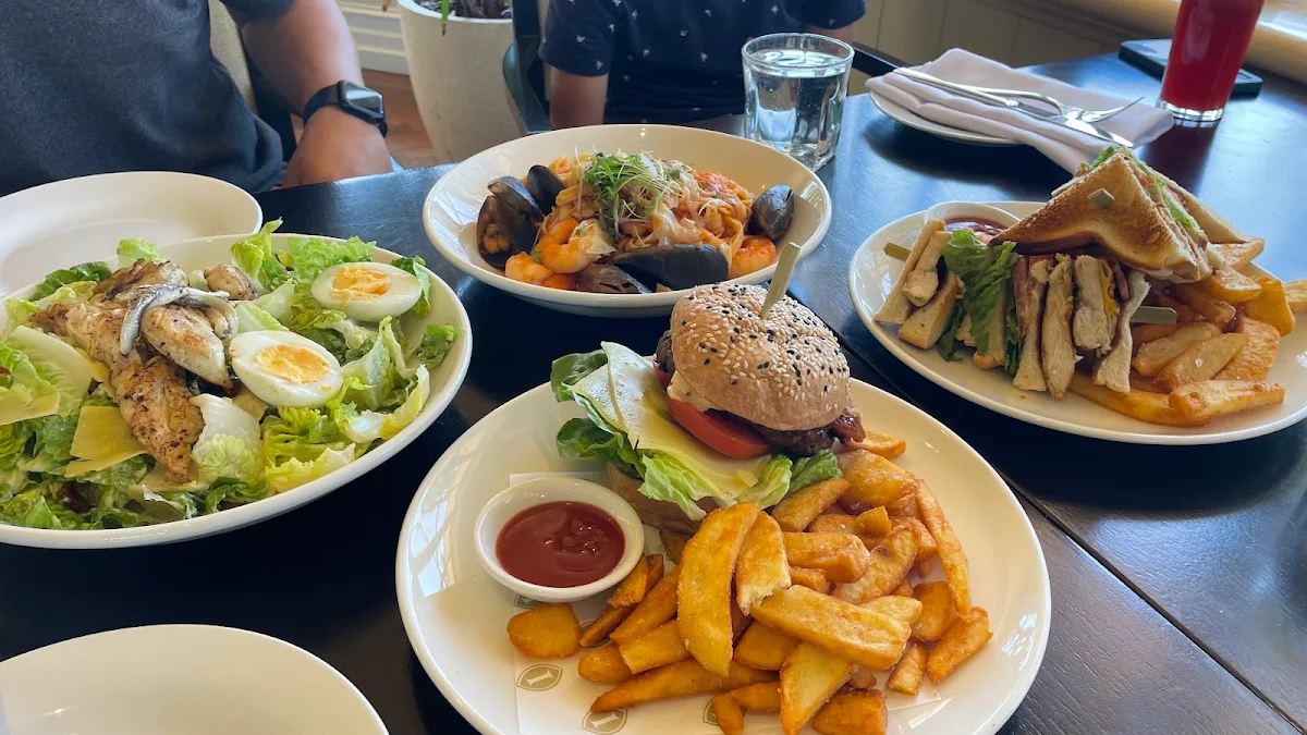 Highlights, Verandah Restaurant & Bar