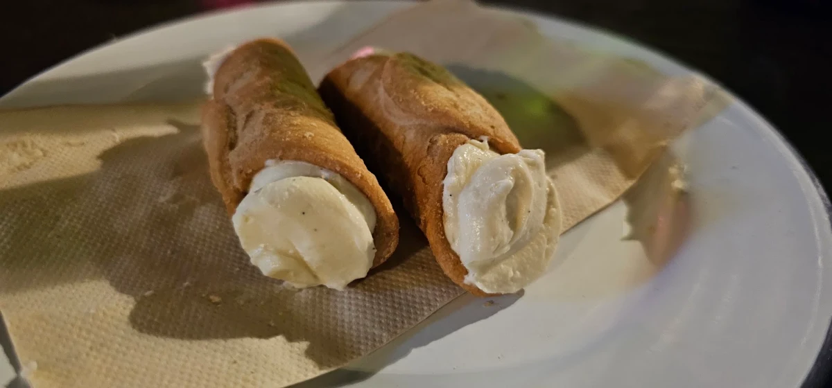 Vanilla Choc Chip Cannoli 6ea