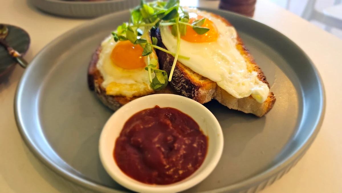 Fried Eggs on Toast