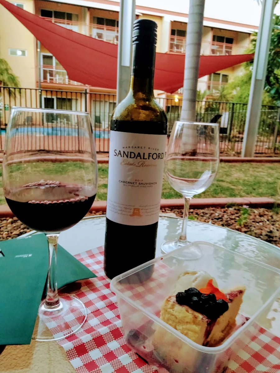 Red Wine, Conti Bar & Bistro
