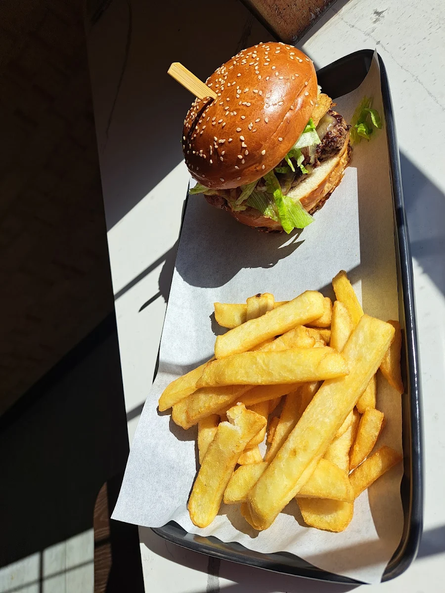 Works Burger, Roadster Cafe