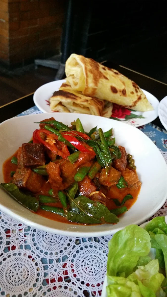 Crispy Pork Belly Red Curry, Cookie