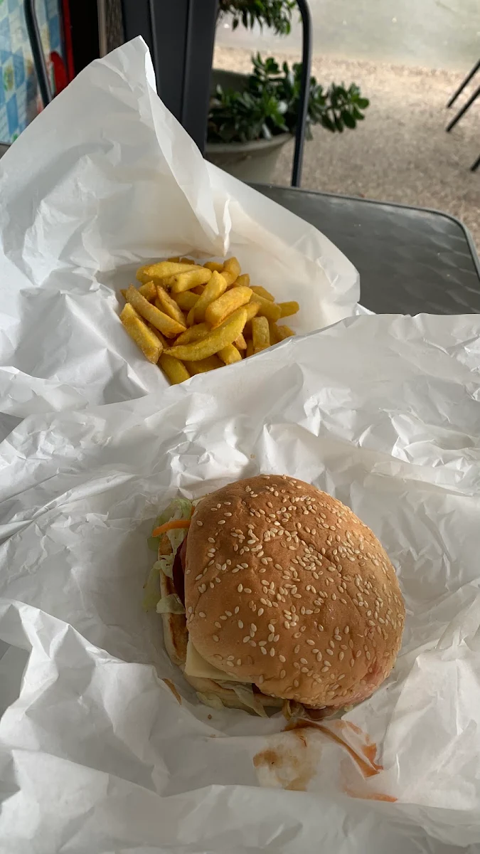 Highlights, Hardys Road Takeaway