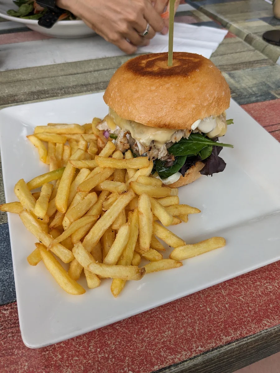 Barra Burger, Chi Mayi Kitchen