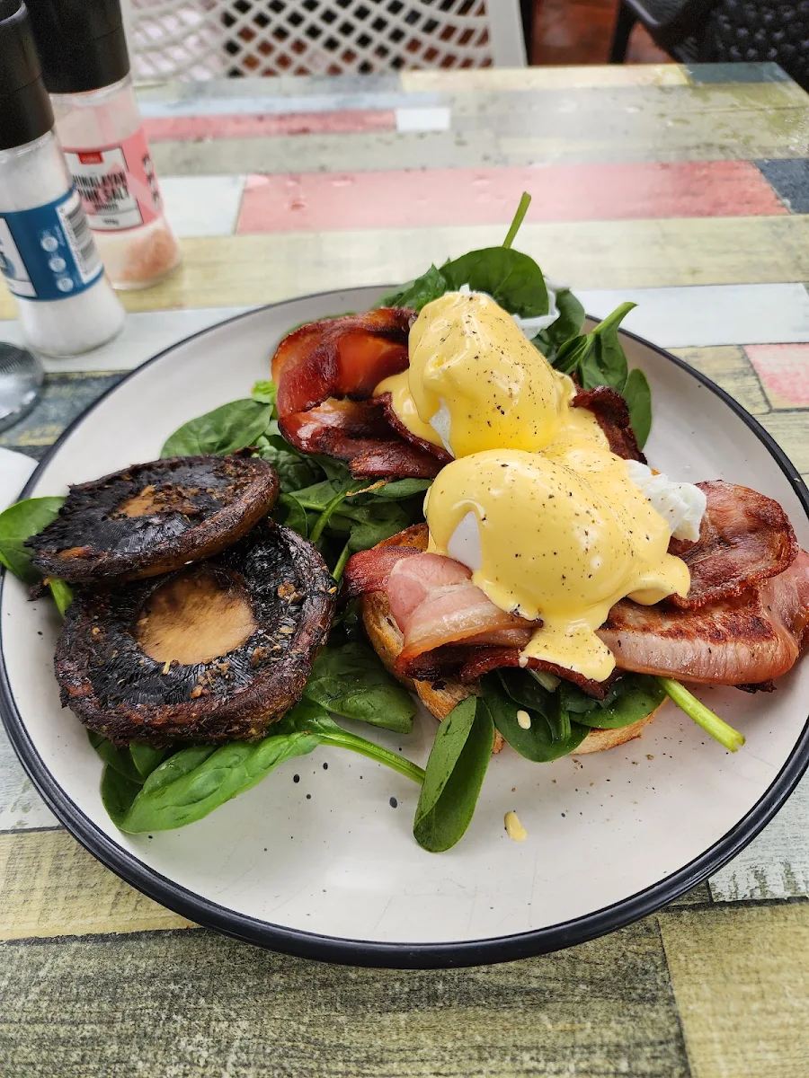 Eggs Benedict, Chi Mayi Kitchen