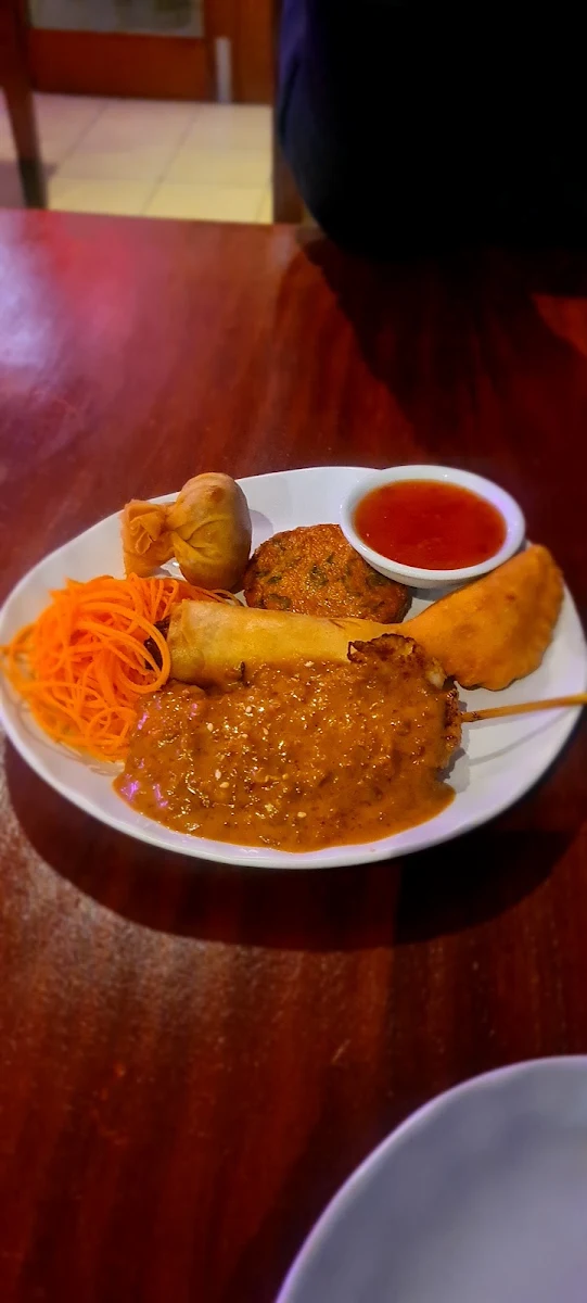 Mixed Entrees, Thai N'More