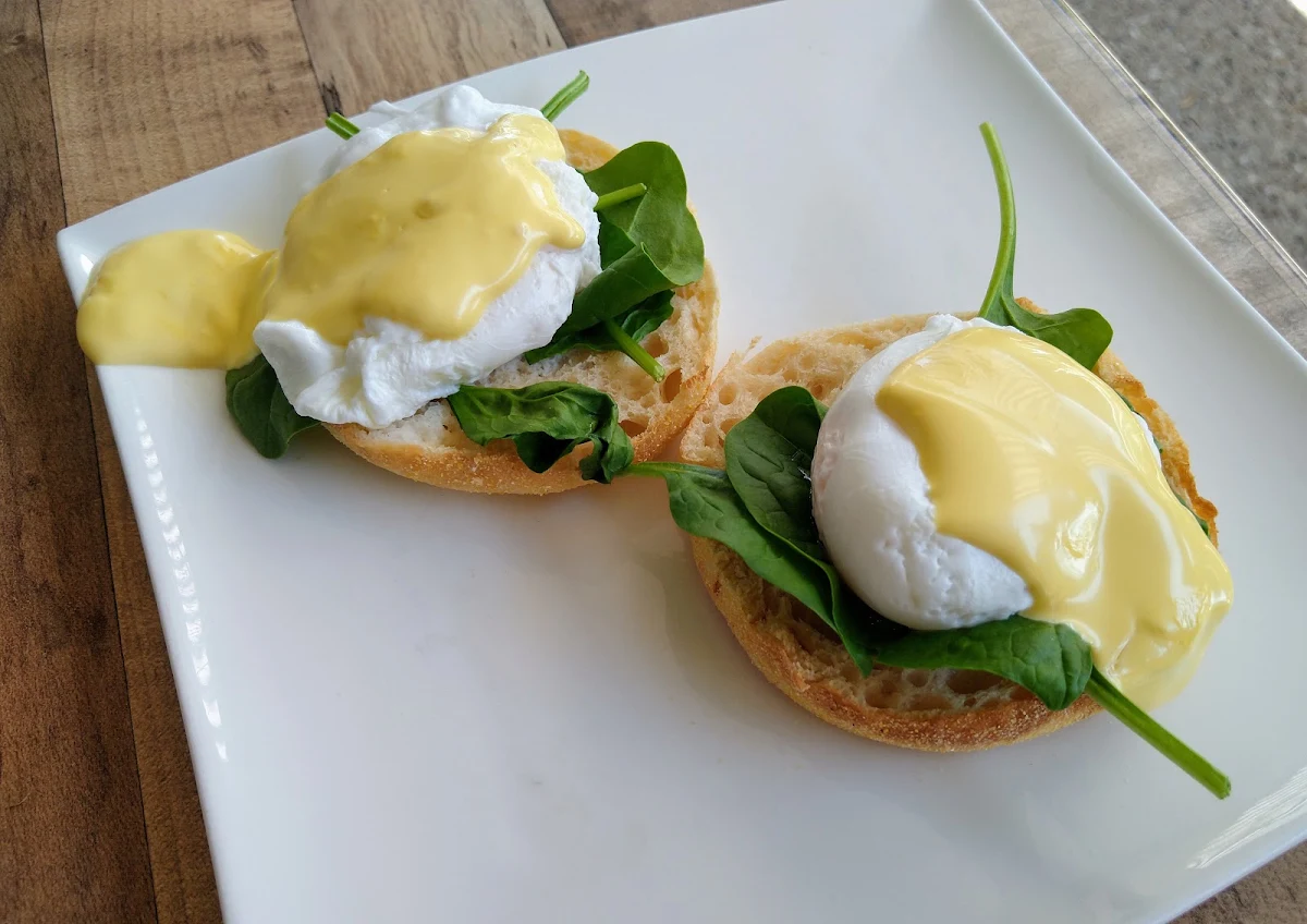 Eggs Benedict, 3 Blind Mice Cafe