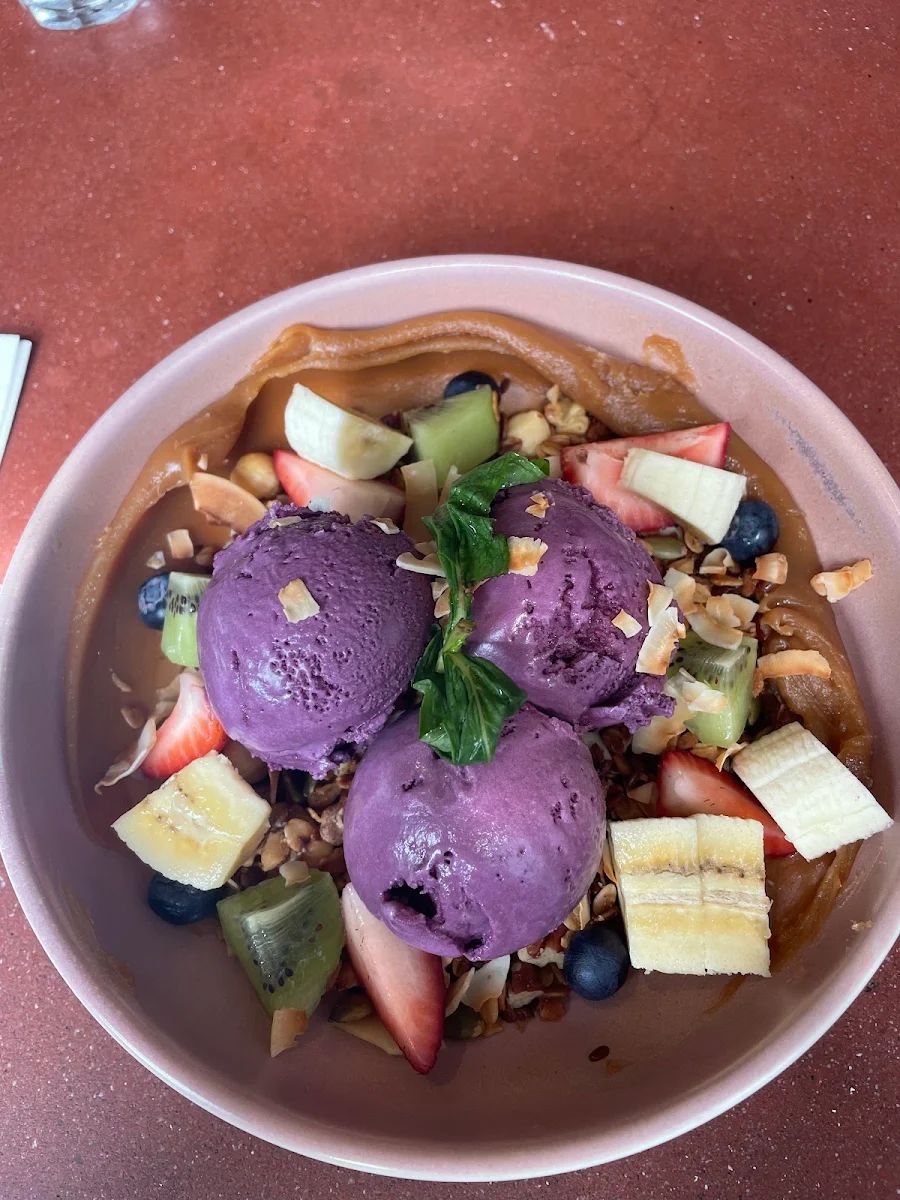 Acai, Meli Annandale