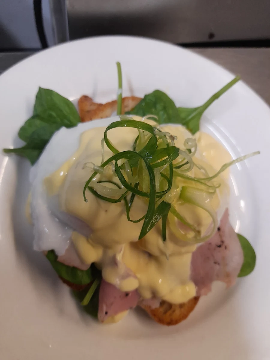 Eggs Benedict, Freemasons Hotel Molong