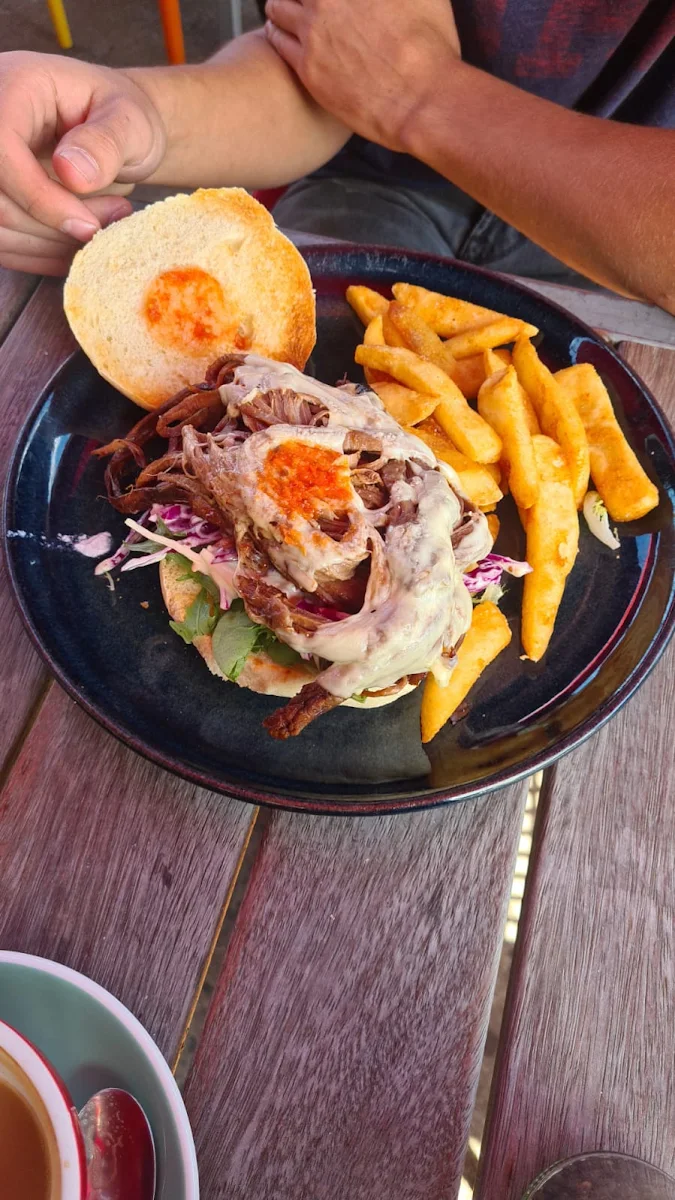 Pulled Beef Burger, Racers Cafe