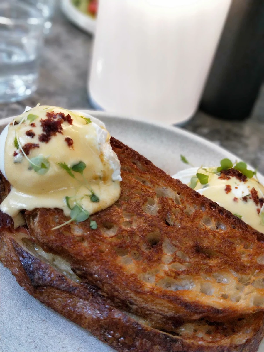 Eggs Benedict, Higher Ground
