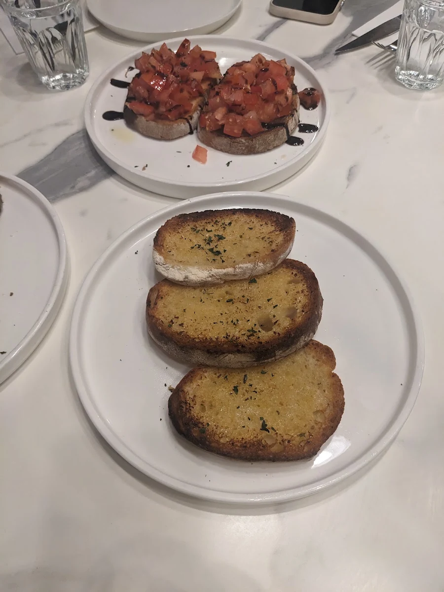Garlic Bread, Enzos Cucina Surfers Paradise