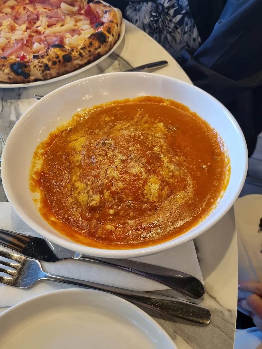 Lasagna, Enzos Cucina Surfers Paradise