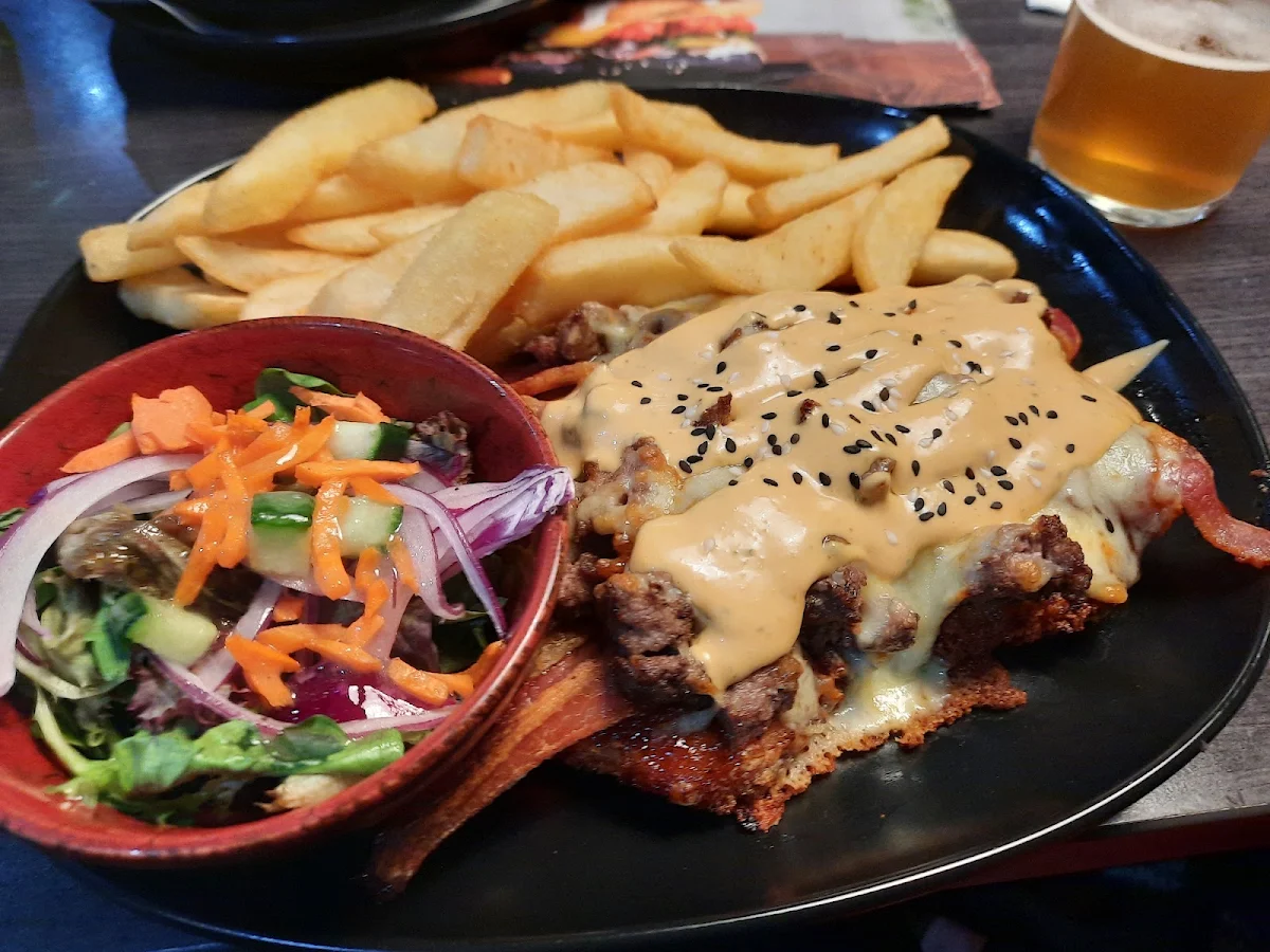 Cheeseburger Parma, The Sporting Globe Bar & Grill Werribee