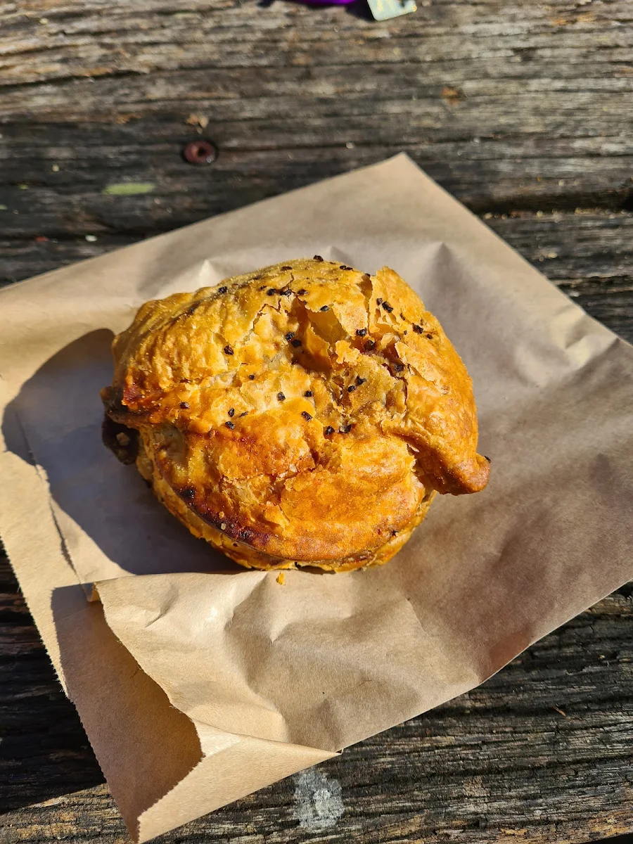 Highlights, Uki Pies