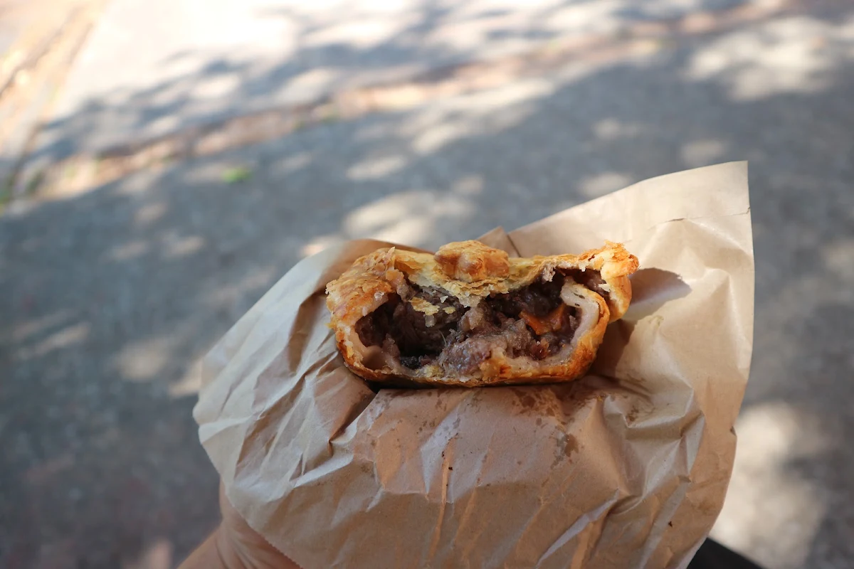 Highlights, Uki Pies