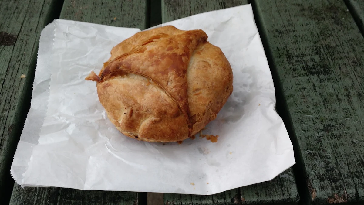 Highlights, Uki Pies