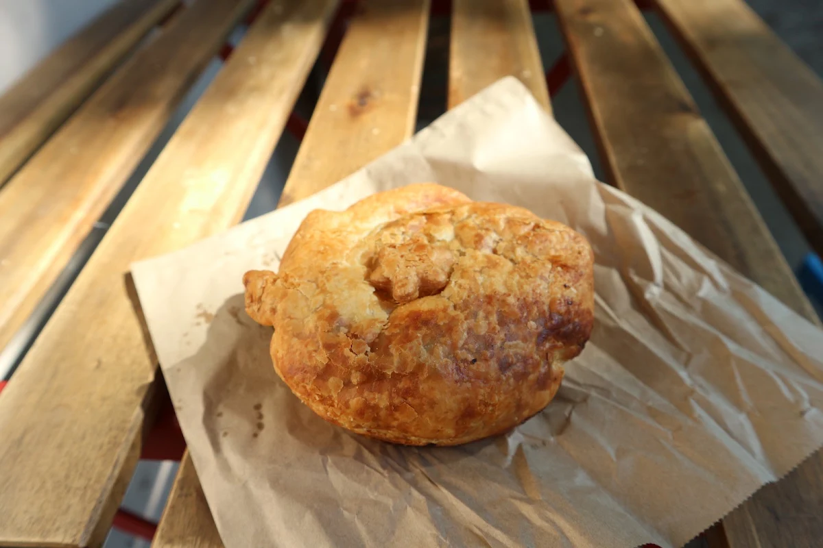 Highlights, Uki Pies