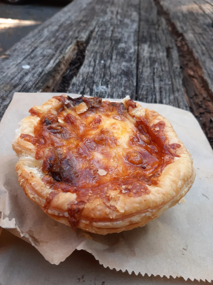 Highlights, Uki Pies
