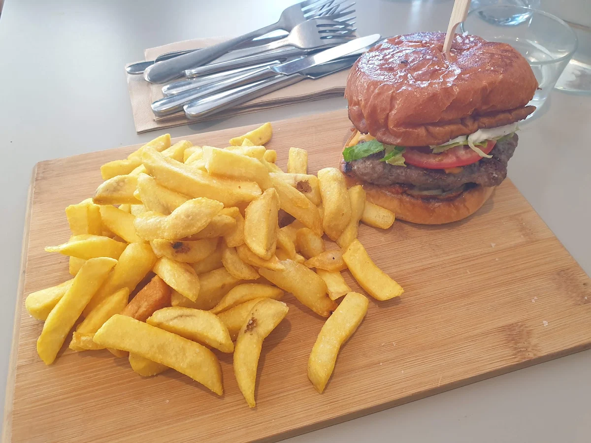 Burger, Main Street Cafe