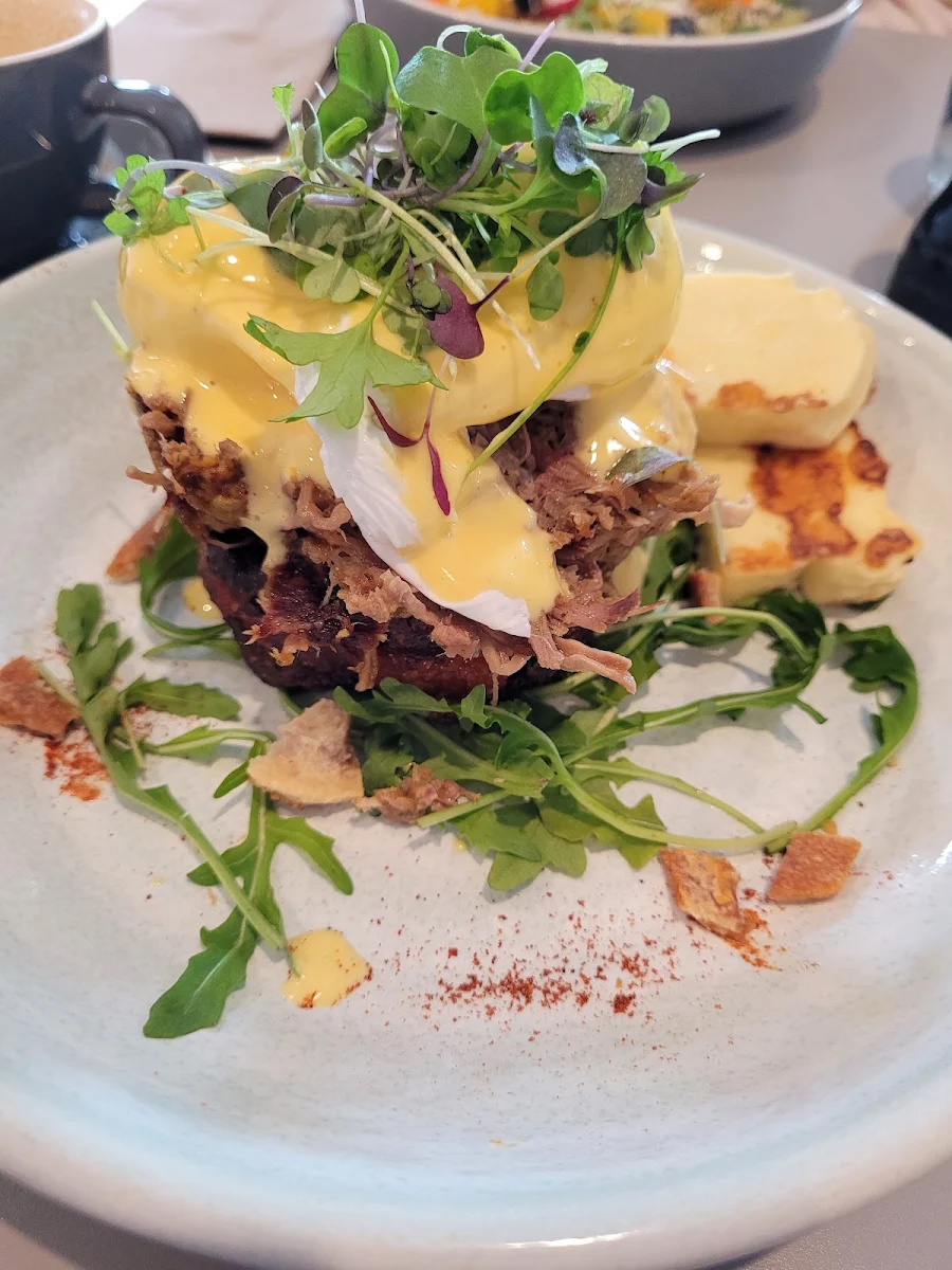 Eggs Benedict, Main Street Cafe