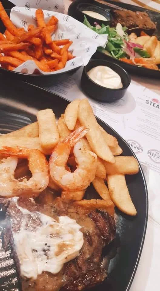 Potato Chips with Grilled Prawns