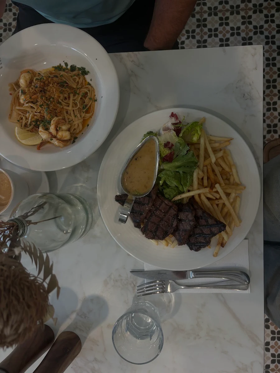 Highlights, Joie Cafe Bistro
