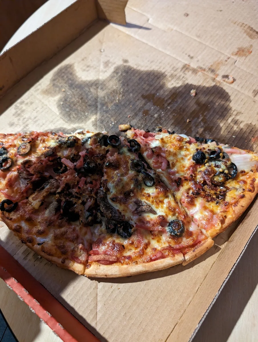Highlights, Roberto's Pizza
