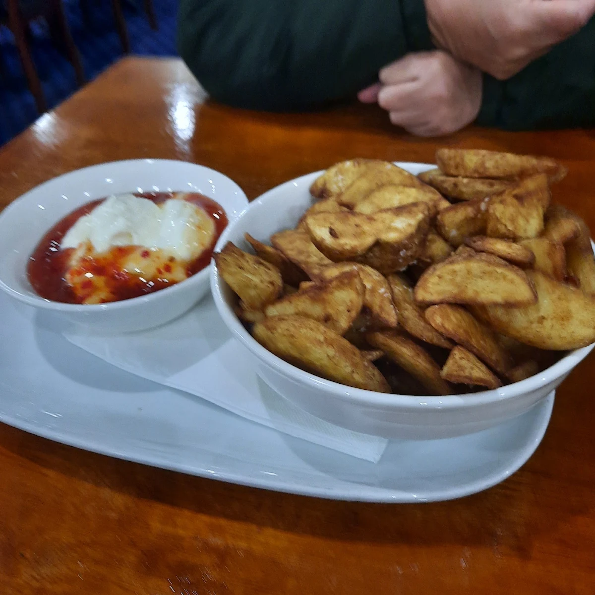 Wedges with Sweet and Sour Cream